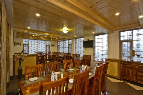 Restaurant, Kalista Resorts in Palchan