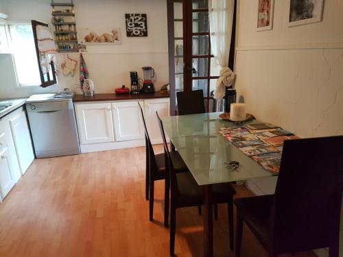French Riviera cosy appartment with garden, terrasse and balcon, guest house for rooms chambre d'hôte Saint-Jean-Cap-Ferrat