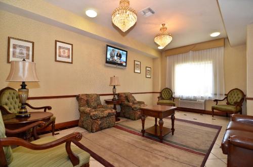 Best Western Plus Lake Dallas Inn & Suites in Lake Dallas