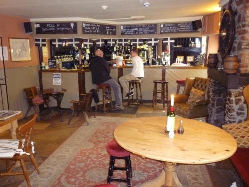 Royal Oak Inn - image 4