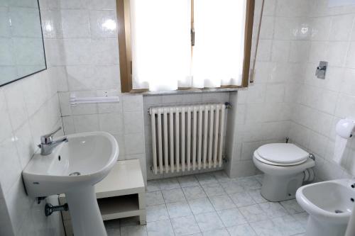 Single Room with Shared Bathroom