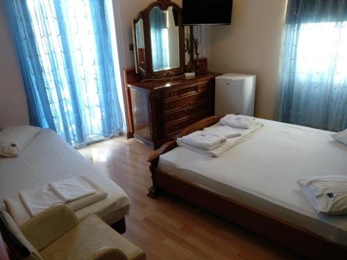 Diethnes Hotel - image 11