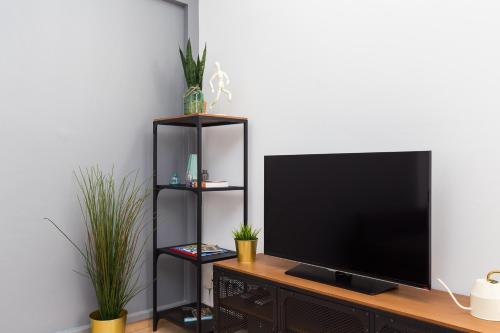 Lovely and Convenient Sagrada Familia Apartment - image 4