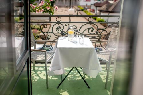 Plaza Boutique Hotel - image 11