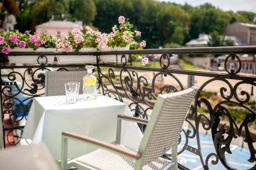 Plaza Boutique Hotel - image 7