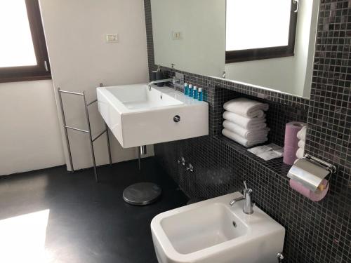 iRooms Forum & Colosseum - image 3