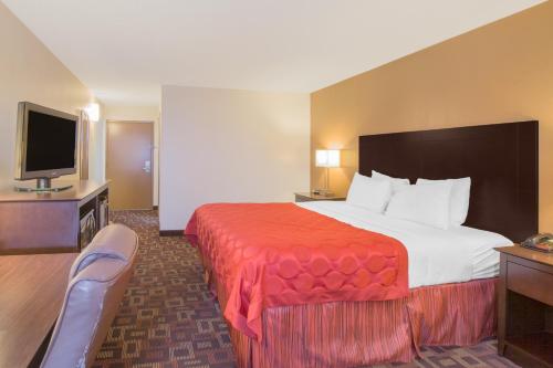 Ramada by Wyndham Tulsa - image 5