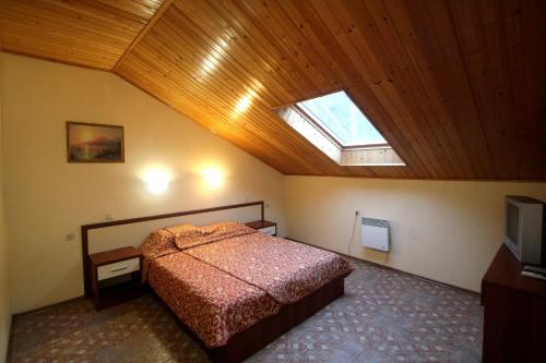 Guest House Santaliya - image 2