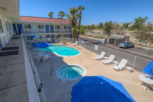 外部景觀, Motel 6 Rancho Mirage, CA - Palm Springs in 蘭喬米拉