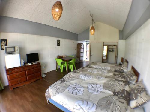 3 twin beds