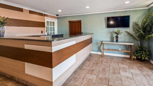 Best Western Leisure Inn - image 7