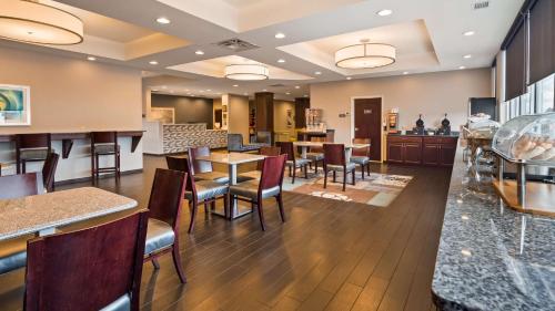Best Western Plus Boardman Inn & Suites in Poland, USA
