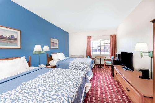 Days Inn & Suites by Wyndham Lordsburg