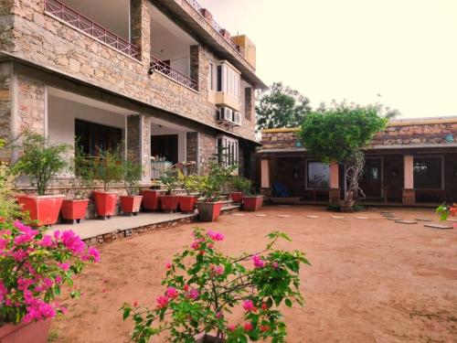 Devra Udaipur, Udaipur
