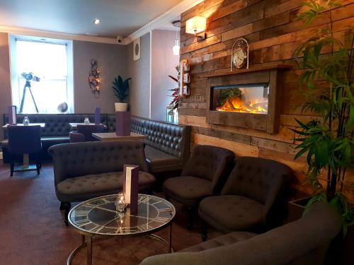 Паб/Коктейль-бар, Fairburn Hotel in Мохлін