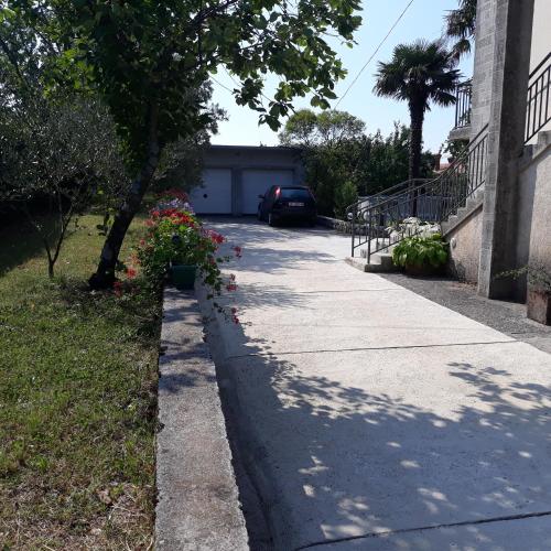 Kert, Apartman Blazek Kastav in Rubesi