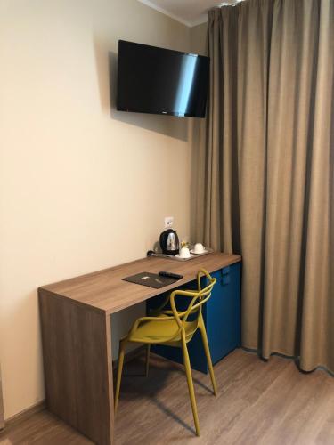 Basic Double Room image 6