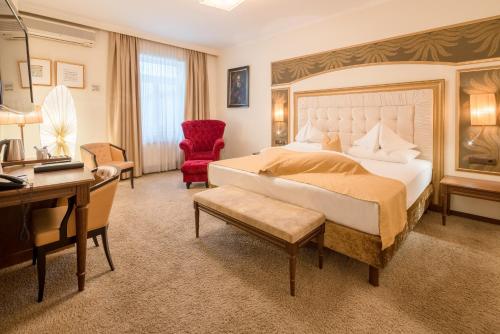 157892516 Hotel Goldener Adler, BW Signature Collection