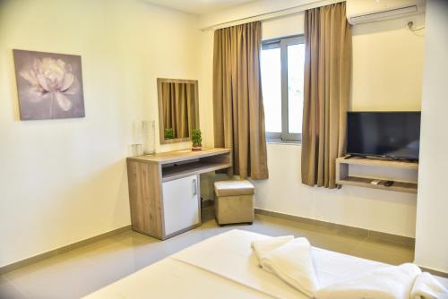 Deluxe Double Room with Balcony image 1