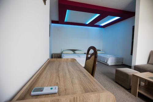 Motel Aura - image 13
