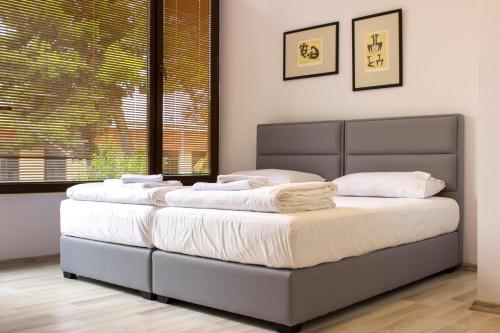 ART Hostel and Apartments in Тирана