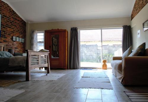 New barn room private space, FIBRE Wifi, Vegan Home in Randburg