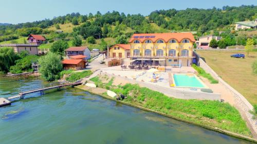 Mai Danube - image 10