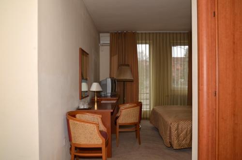Seven Hotel - image 13