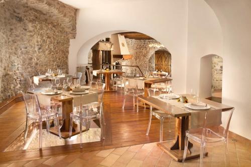 Historic Boutique Hotel Maccarunera in Campagna