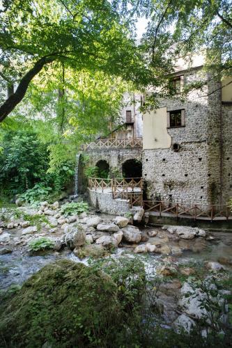 Historic Boutique Hotel Maccarunera in Campagna