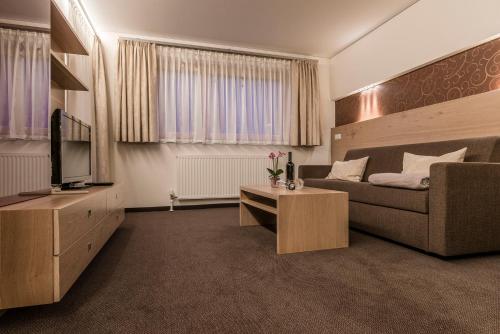 Aparthotel Tschanun Garni - image 13