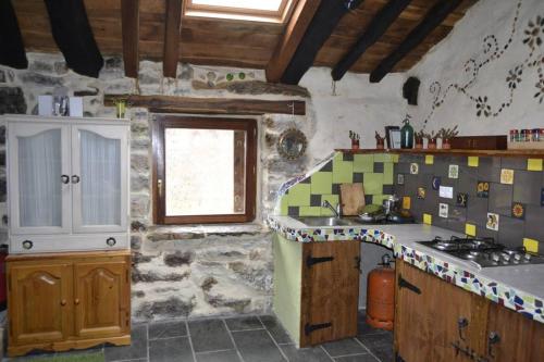 Preciosa cabaña pasiega restaurada (Preciosa cabana pasiega restaurada) in Espinosa de los Monteros