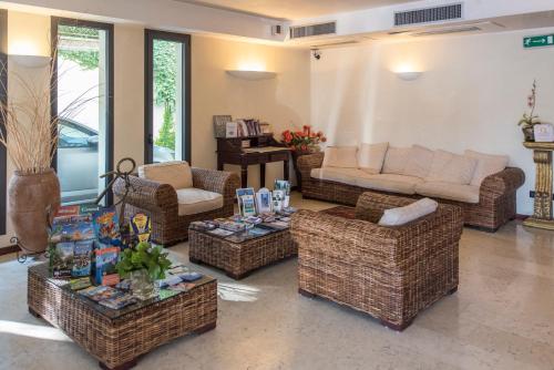 Αίθουσα υποδοχής, Admiral Hotel Villa Erme in Ντεσεντζάνο Ντελ Γκάρντα