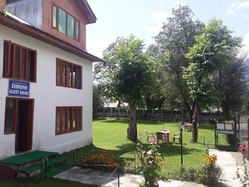 Zebrina Guest House Pahalgam