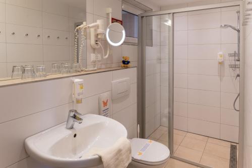 Barry Memle Directly at the Lake - image 6