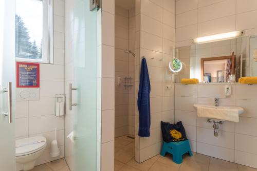 Barry Memle Directly at the Lake - image 14