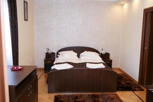 Oli House - image 4