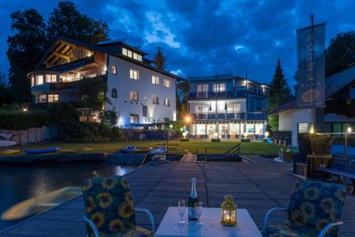 Barry Memle Directly at the Lake in Velden am Wörthersee, Österreich
