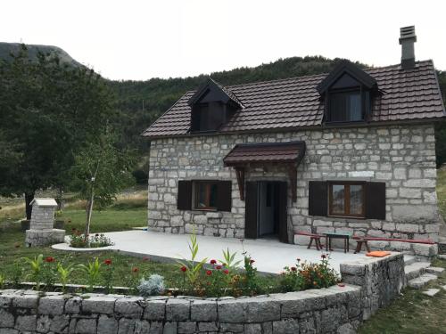 Lovcen Holiday Home