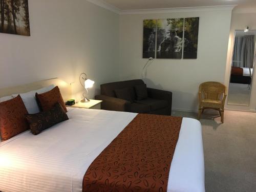 Tuckerbox Motor Inn - Hotel - Gundagai