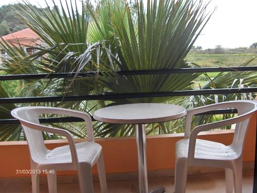 Feakes Apartments - image 3