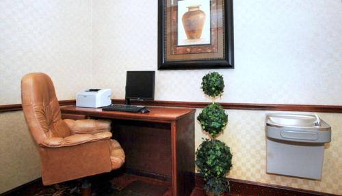 Country Inn & Suites by Radisson Amarillo I-40 West TX - main image