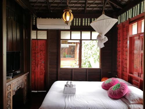 room detail thumbnail 2