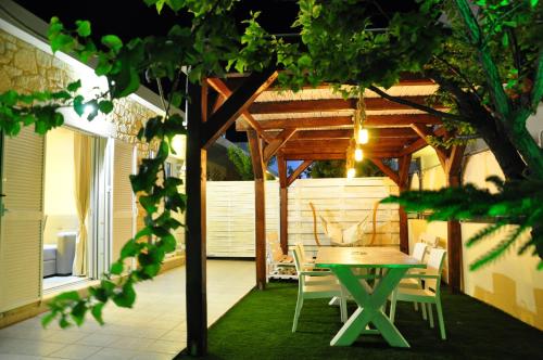  Garden Apartment near beach of Agia Marina in Agia Marina