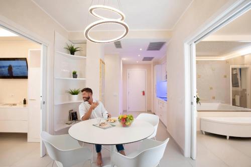 White Suite & Apartments - image 8