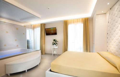 White Suite & Apartments - image 3