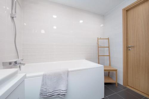 Tallinn City Center, brand new apartment + free parking, Tallinn (foto 3)