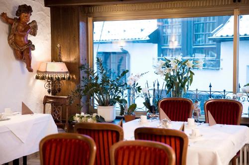 مطعم, Hotel Traube in بليينينغن