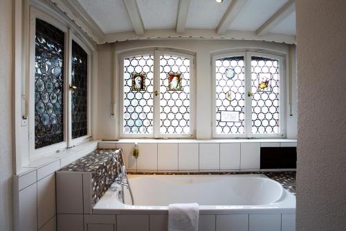 حمام, Hotel Traube in بليينينغن