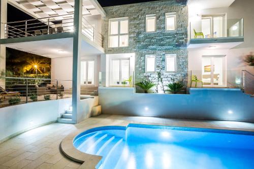 Villa Blanka Bol save 15 percent on Split-villas com
